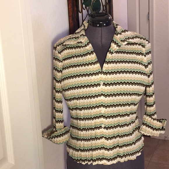 NWOT💗Beautiful & dressy shirt - Picture 3 of 8